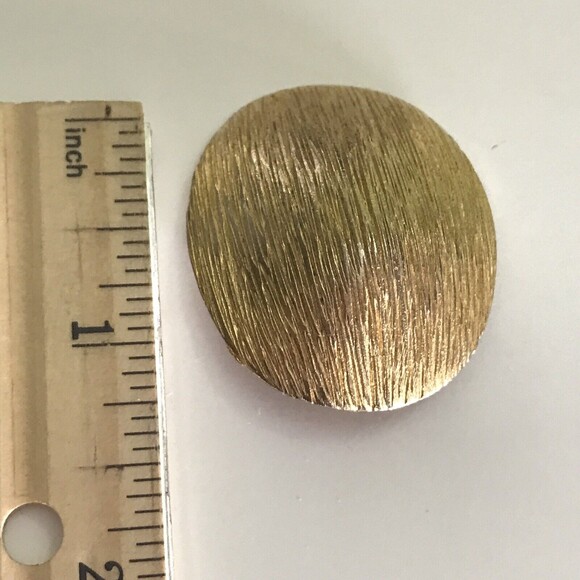 Vintage Clip On Earrings Brushed Goldtone Large Round textured 1980s FLAWED - Picture 3 of 12